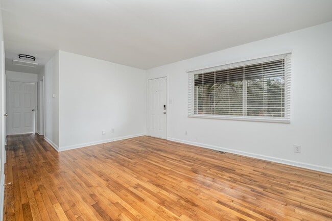 Foto del edificio - 825 Norwood Dr