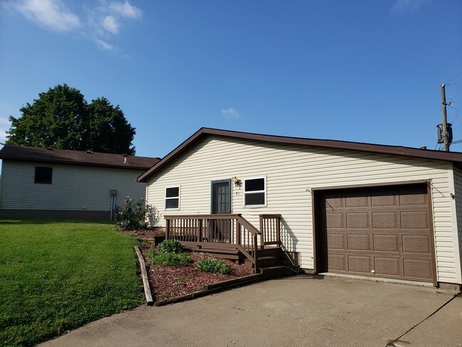 Building Photo - 711 Bob White Ln