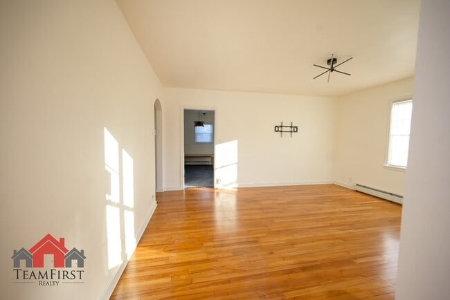 Foto del edificio - 1135 S Ridge Rd