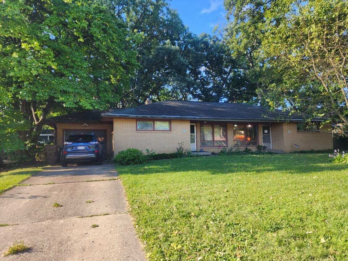 Primary Photo - 2719 McDivitt Rd