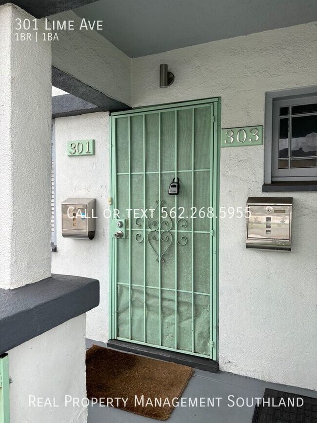 Building Photo - Spacious 1 Bedroom Available in East Village!
