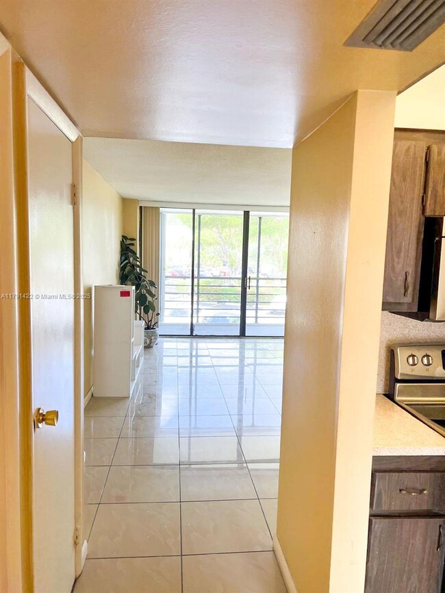 Foto del edificio - 20400 W Country Club Dr