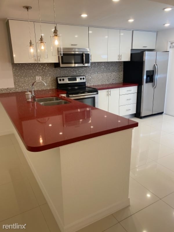 Building Photo - 3051 S Palm Aire Dr