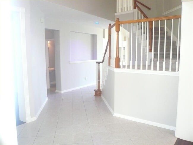 Building Photo - 1731 Northshore Dr