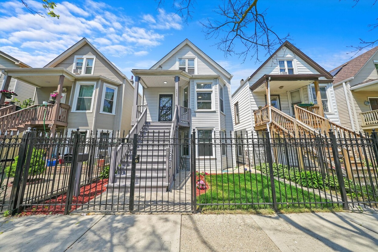 Primary Photo - 3324 W Warner Ave