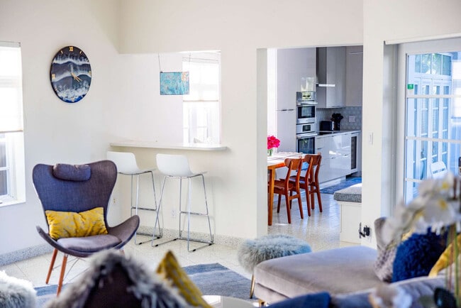 Building Photo - 2026 Seidenberg Ave