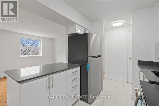 Photo du bâtiment - 7555 Goreway Dr