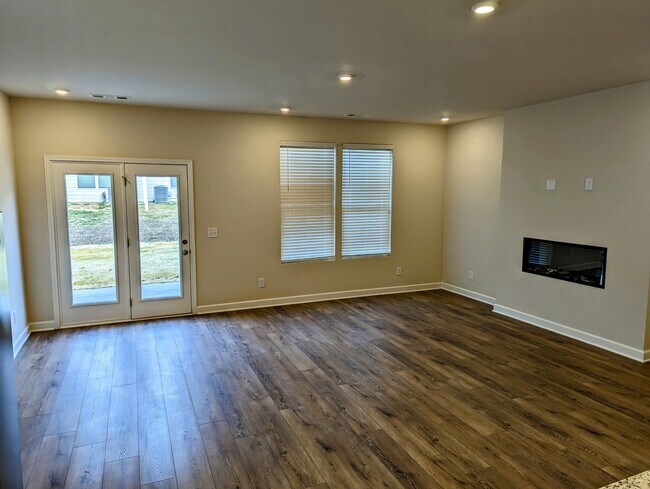 Building Photo - 534 Medwyk Dr