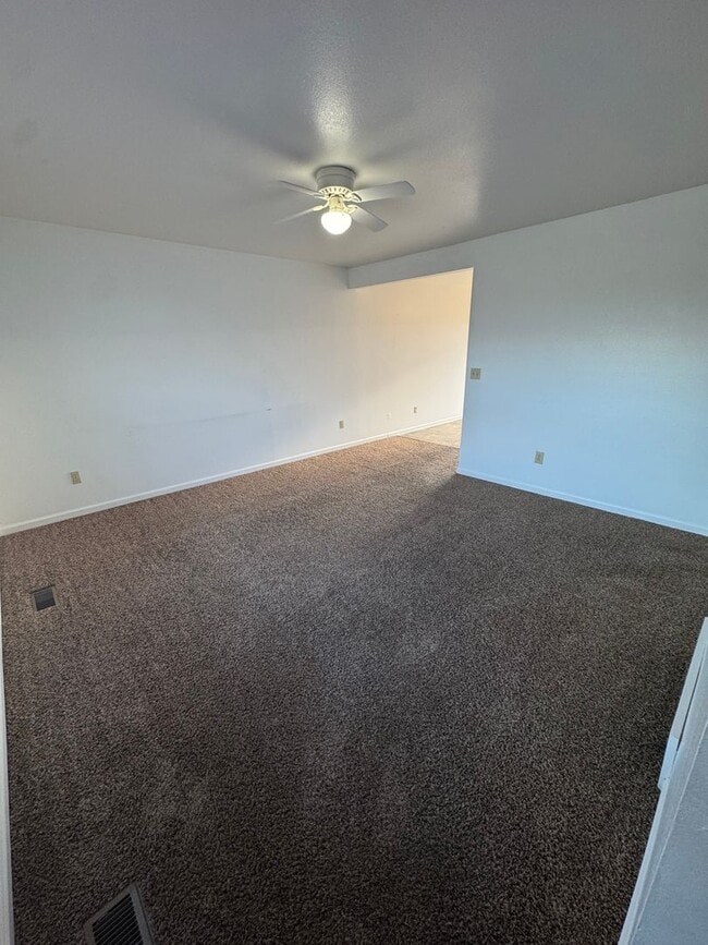 Building Photo - 498-498 W Bellflower Dr