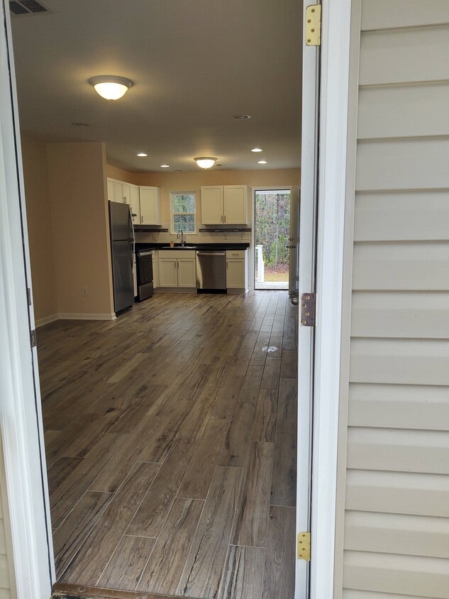 230 E Meadowlake Pky Unit 230B, Swainsboro, GA 30401 Apartments in