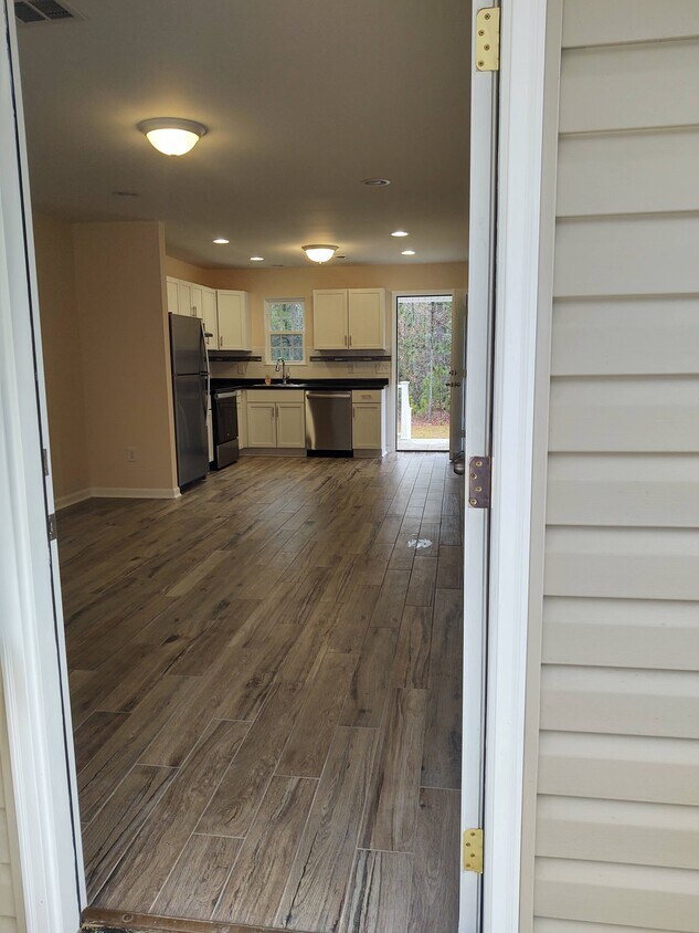 230 E Meadowlake Pky Unit 230B, Swainsboro, GA 30401 Apartments in