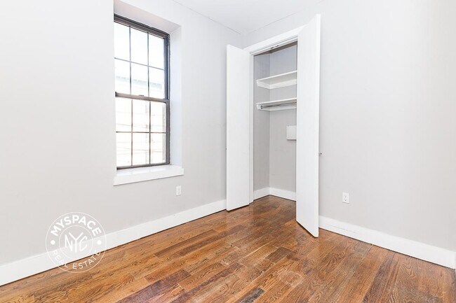 Building Photo - 234 Moffat St