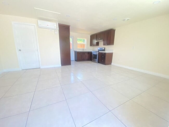 Building Photo - 2558 Lullaby Ln