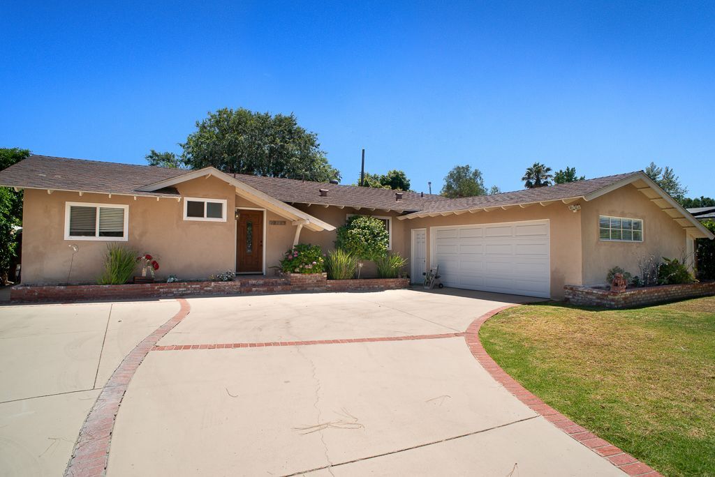 Foto principal - 22222 Strathern St