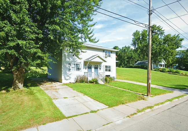 Building Photo - 442 Ferry St