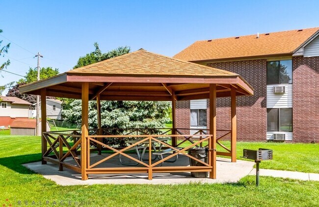 Foto del edificio - 206 Harrison Ct