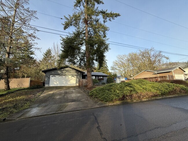 Foto del edificio - 2134 NW Watters St