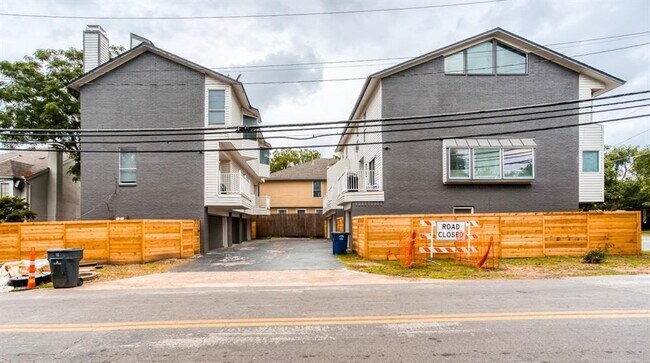 Building Photo - 5105 Vandelia St
