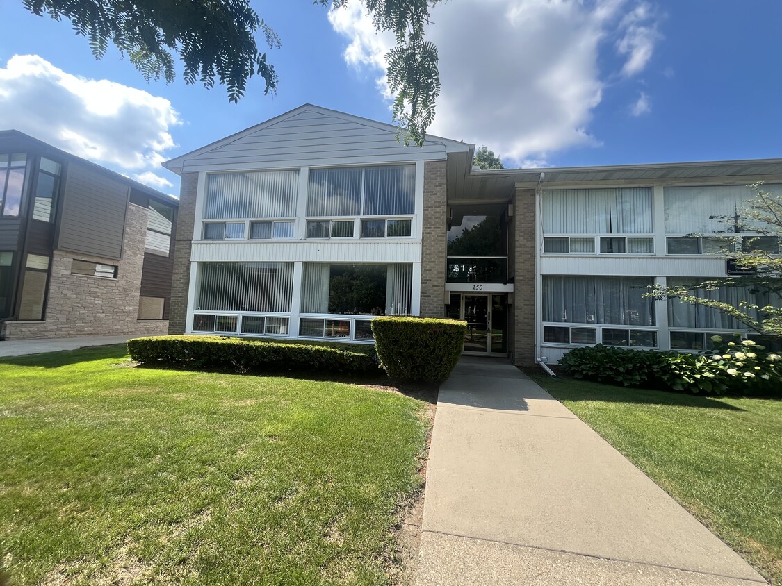 Primary Photo - 150 Bird Ave