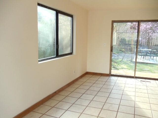 Building Photo - 4 bedroom in Seattle WA 98125