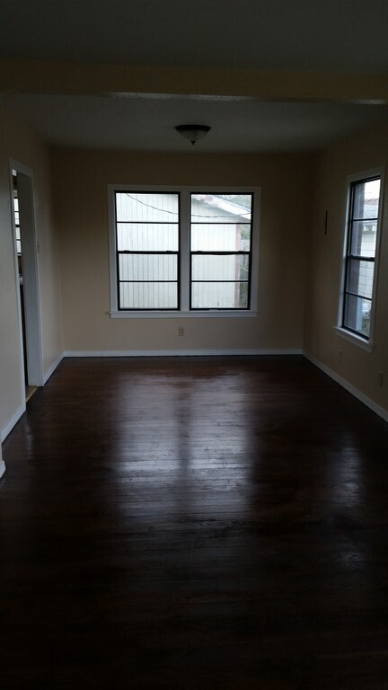 Building Photo - 837 Erwin Ave