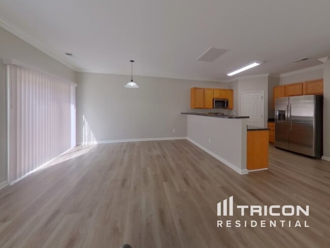 Foto del edificio - 369 Drooping Leaf Rd
