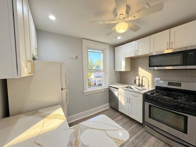 Building Photo - 5836 Phillips Ave