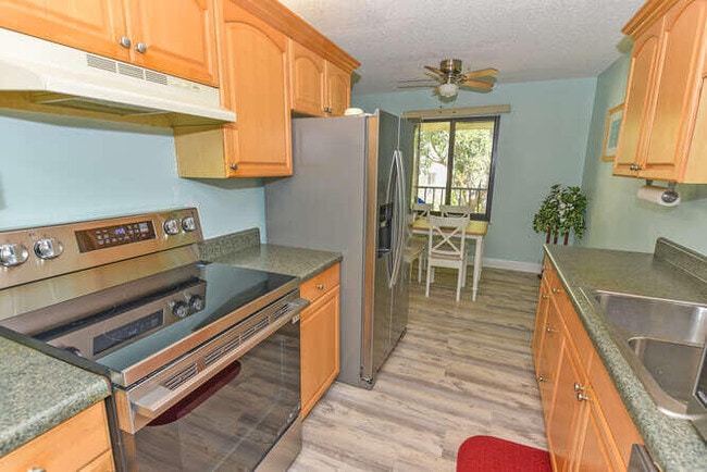 Building Photo - 150 Pineview Rd