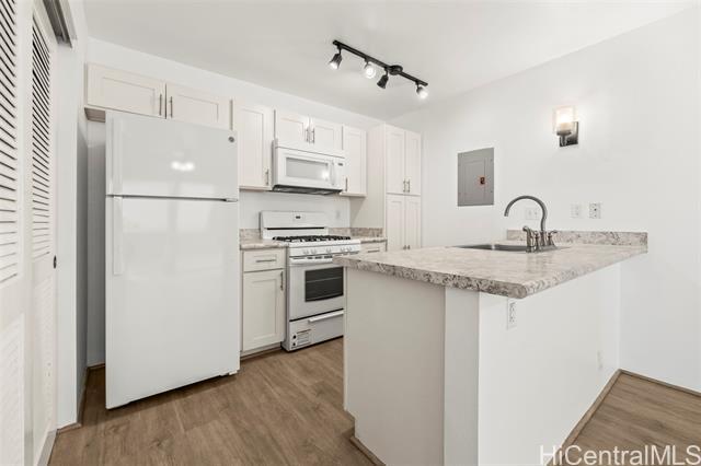 Building Photo - 91-1135-1135 Puamaeole St