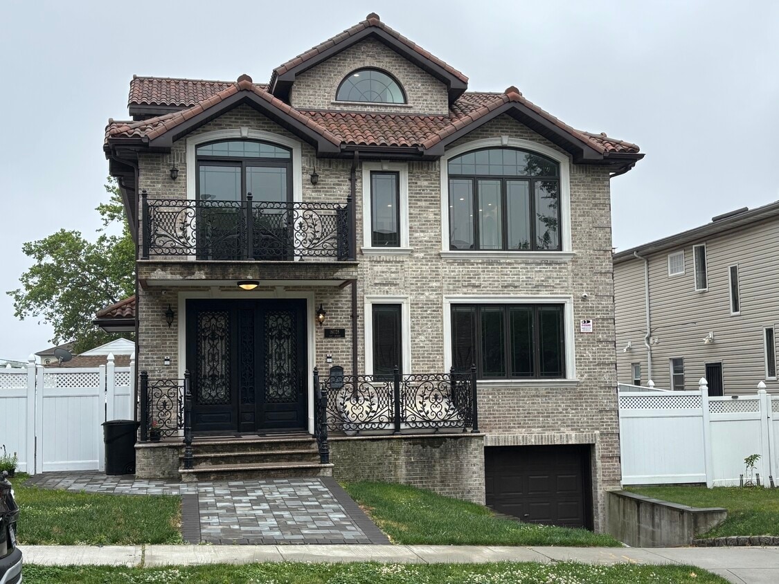 Primary Photo - 199-28-128 21st Ave