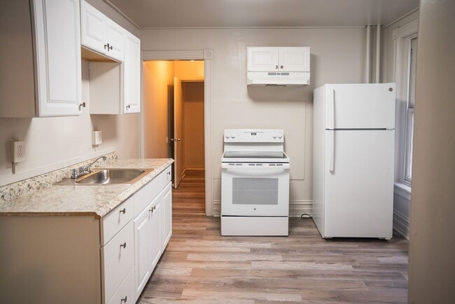 Building Photo - 903 1/2 W Allen Street