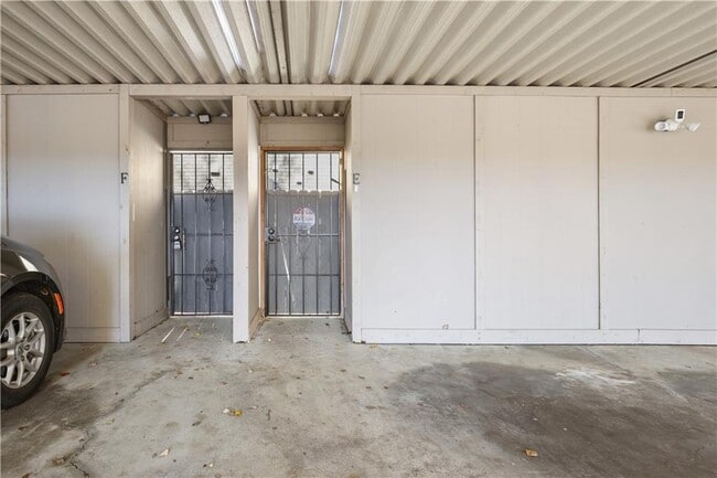 Building Photo - 330 Winding River Dr