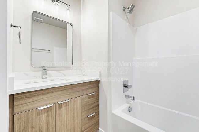 Foto del edificio - 4318 Greentrail