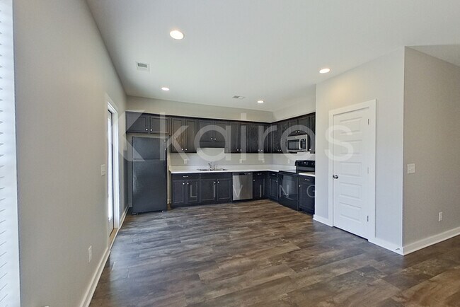 Foto del edificio - 204 White Oak Cir