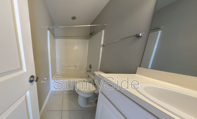 Building Photo - 303 Azincourt Ln