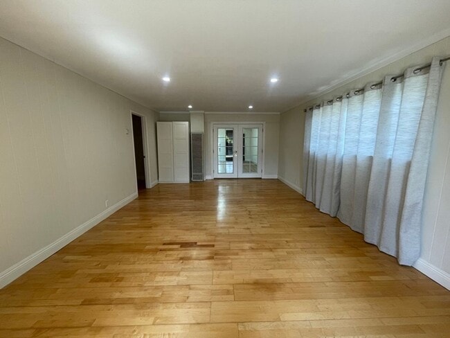 Building Photo - 3 Bed 2 Bath Home in Newark with Large Backyard! Small Pets Welcomed!