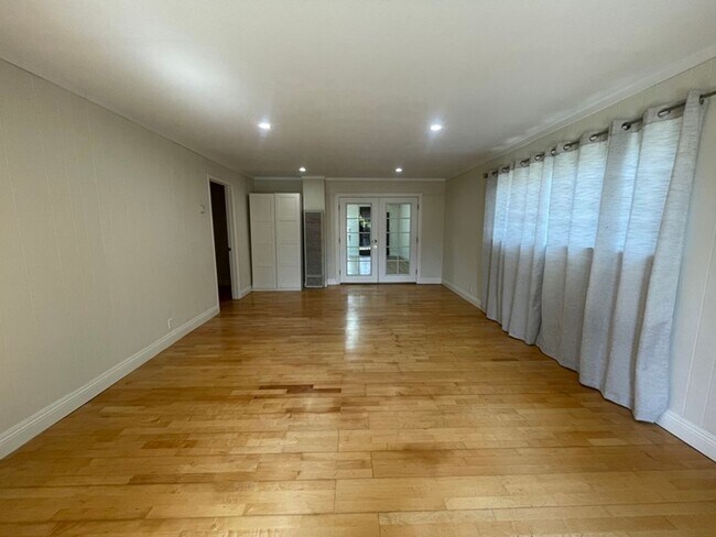 Foto del edificio - 3 Bed 2 Bath Home in Newark with Large Backyard! Small Pets Welcomed!