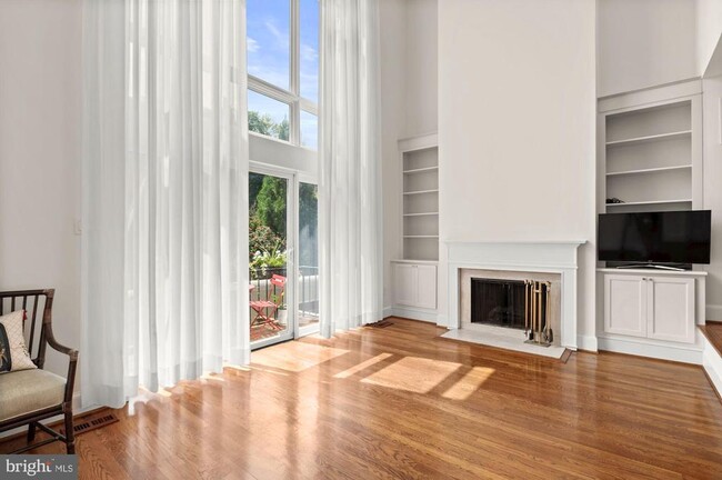 Foto del edificio - 3944 Georgetown Ct NW