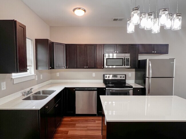 Building Photo - 608 Heavenly Pl