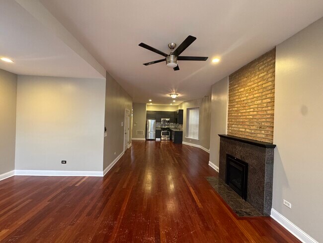 Foto del edificio - 4518 S Indiana Ave