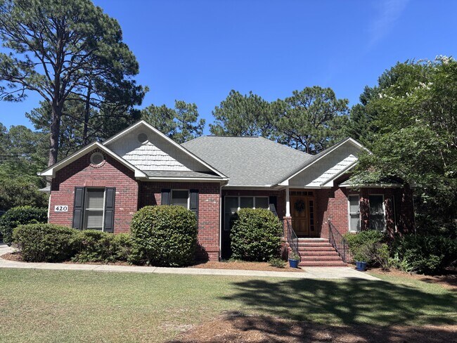 Foto del edificio - 420 Lake Forest Dr SE