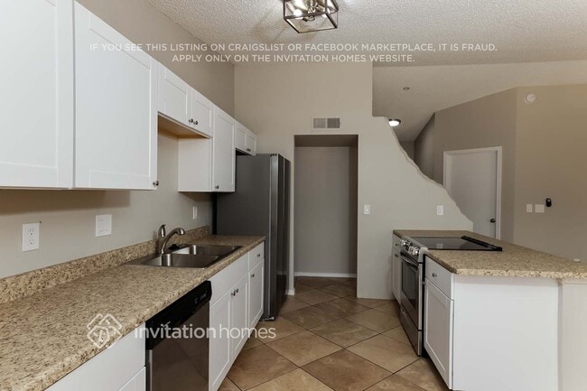 Building Photo - 3219 E St John Rd