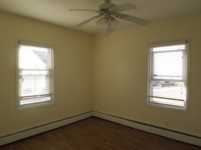 first floor bedroom - 283 Houston Ave