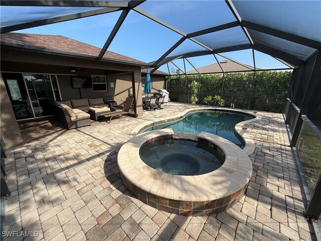 Foto del edificio - 3005 SW 8th Pl
