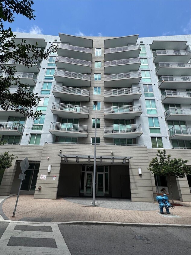 Foto principal - 7875 NW 107th Ave