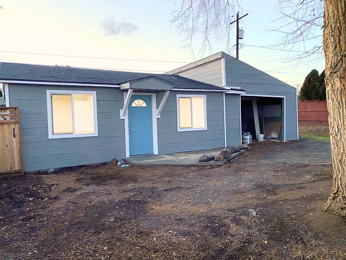 Foto principal - 1304-1302 S 42nd Ave