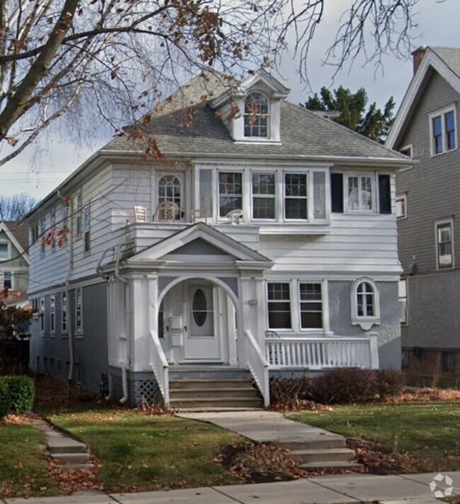 Building Photo - 2858-2858 N Maryland Ave