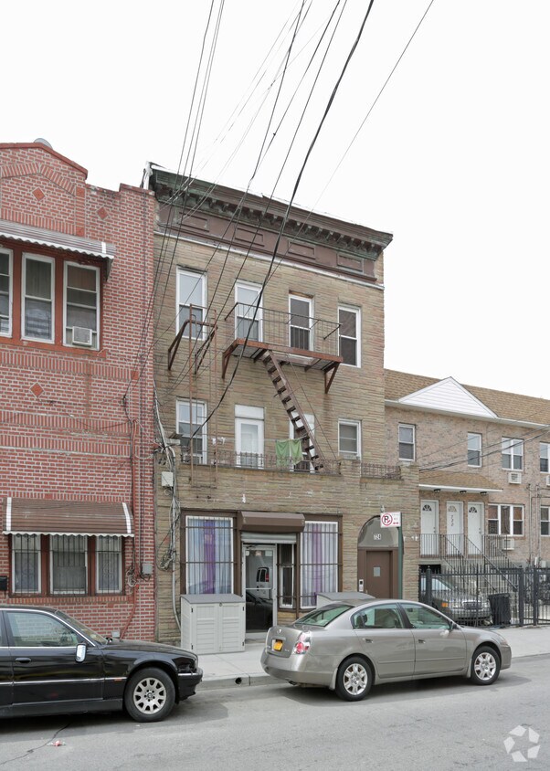 Building Photo - 724 E 214th