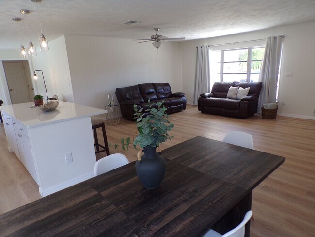 Building Photo - Turn-key Furnished POOL home!