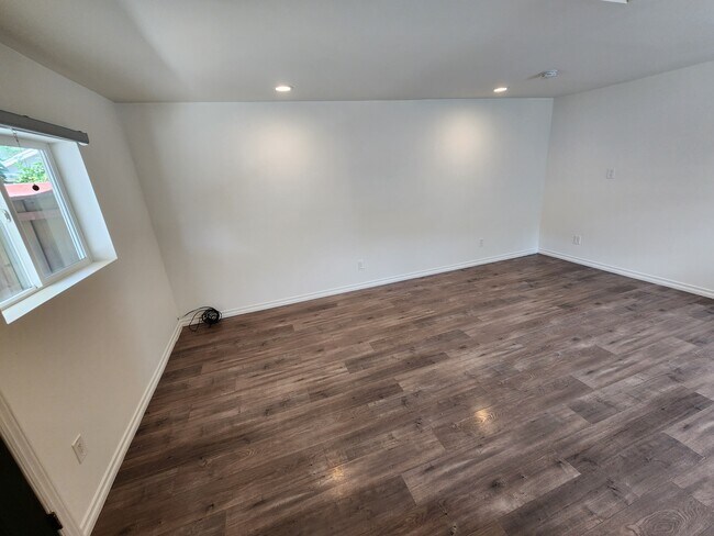 Foto del edificio - 10452 Balboa Blvd